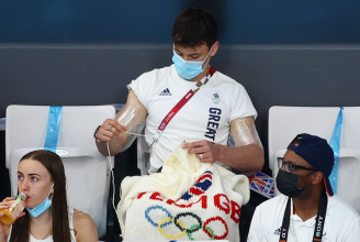 Sorban második nap kapták lelátói kötögetésen az olimpiai bajnok brit műugrót