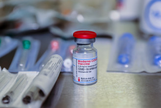 Financial Times: Drágul a Pfizer és a Moderna vakcinája az EU-ban