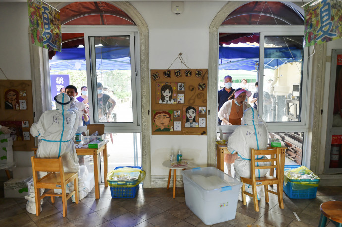 Bepörgött a delta variáns Kínában, több millió embert zártak karanténba