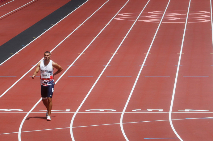 Izomszakadással, könnyeivel küszködve sétálta le 200 méteres távját egy brit sprinter