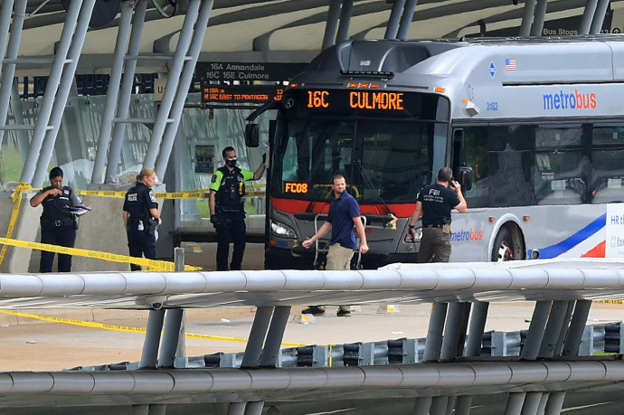 Megkéseltek egy rendőrt a Pentagon közelében, belehalt a sérüléseibe