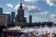 A lengyelek 234 ezer forintra emelik a minimálbért
