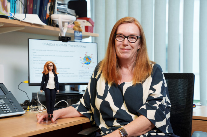 Barbie baba lett az AstraZenecát kifejlesztő professzornőből