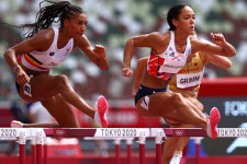 A pálya és a futócipő is trambulin, ezért futnak hihetetlen időket a sprinterek az olimpián
