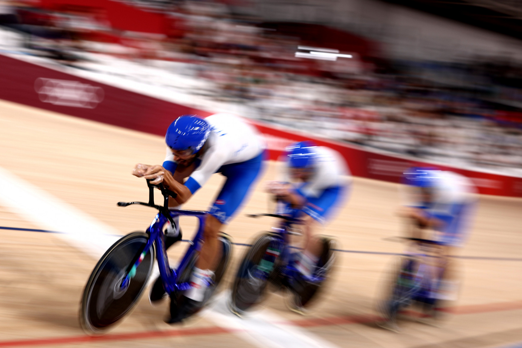 Az olaszok szenzációs utolsó körrel hozták össze az aranyat kerékpáros üldözőversenyben