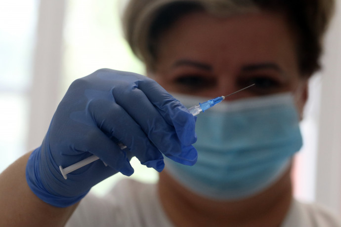Százezren nem vették fel a második oltásukat Magyarországon