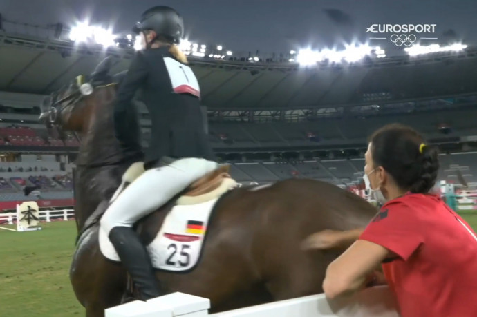 Ököllel megütötte az ellenszegülő lovat, kizárták a német edzőt az olimpiáról