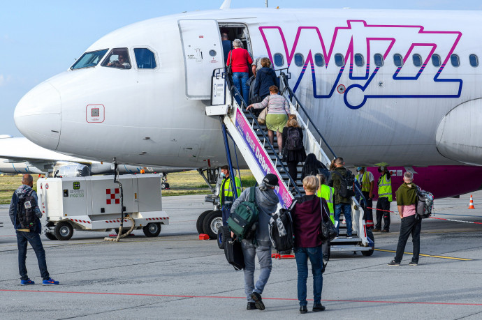 Nem tudtak felszállni a görög sziget felé, bedurvultak egy Pesten ragadt Wizz Air gép utasai