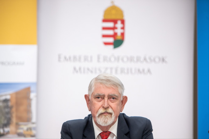 Hiába kérték Káslertől a vakcinavizsgálat eredményét, az Emmi szerint nincs róla adatuk