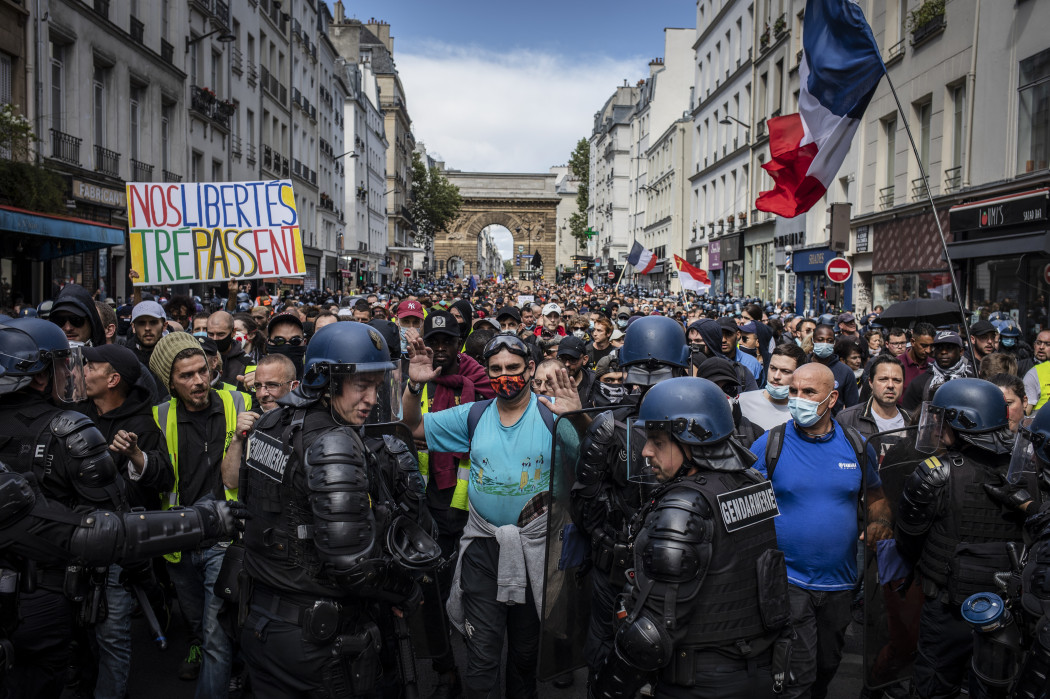 Tüntetés Párizsban 2021. augusztus 7-én – Fotó: Siegfried Modola / Getty Images