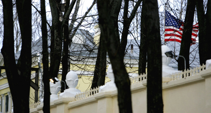 Az Egyesült Államok minszki nagykövetsége 2008. március 7-én – Fotó: VIKTOR DRACHEV / AFP
