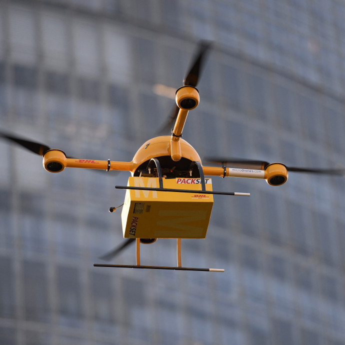 Csúnya bukás lett a drónos csomagkézbesítés nyolc éve tartó kísérlete, maradnak a postások