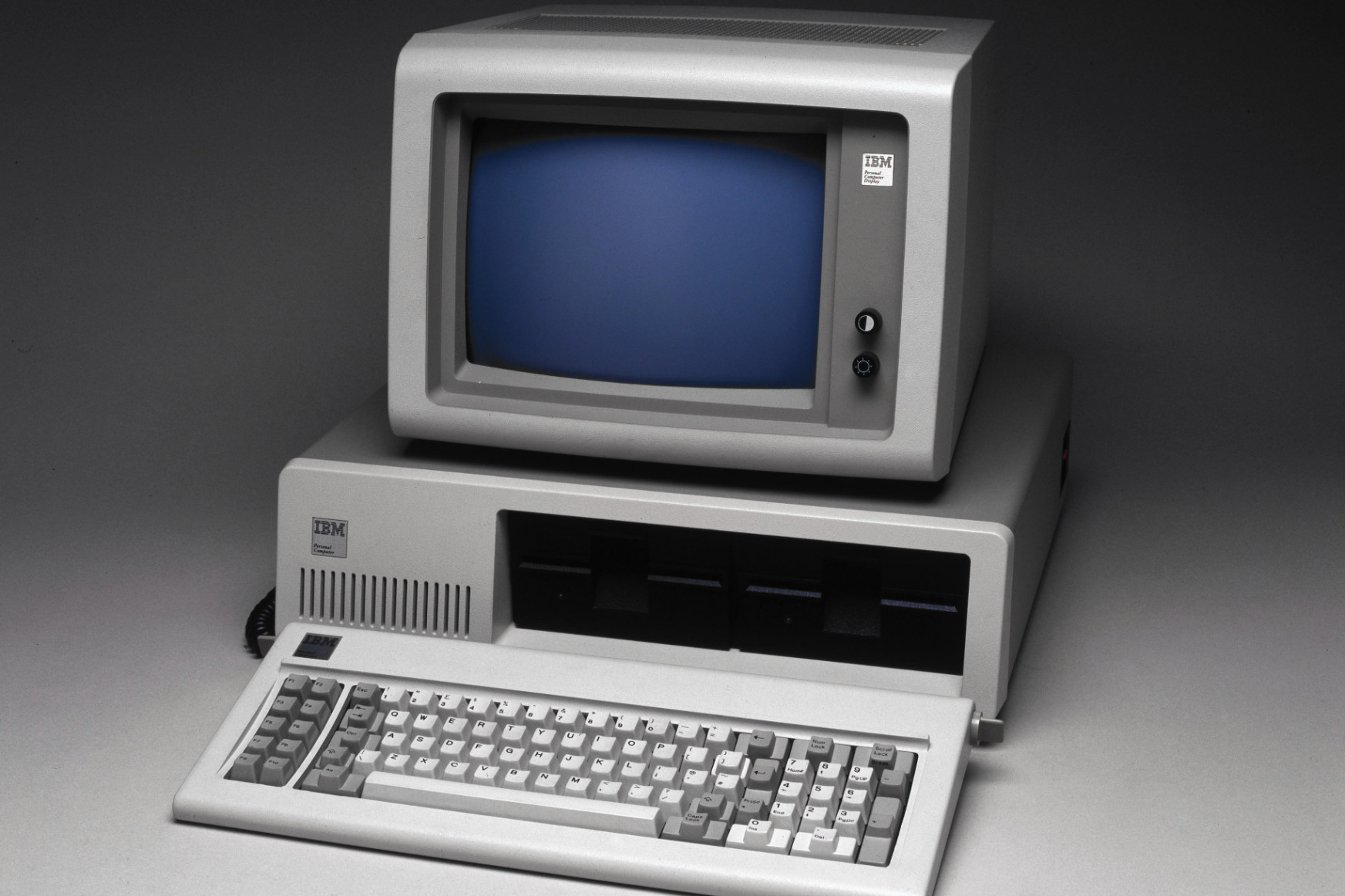 Negyven éve mutatta be első PC-jét az IBM, amit aztán itthon egy év alatt klónoztak
