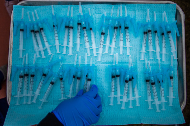 Oltáshoz előkészített Moderna-vakcinák egy Los Angelesben található oltóponton – Fotó: Apu Gomes / AFP
