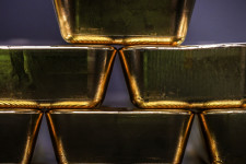 Aranyban tartva a pénz csak akkor őrzi az értékét, ha a dédunokáknak tesszük félre