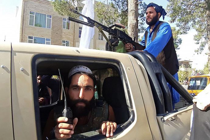Tálib harcosok 2021. augusztus 13-án Herátban – Fotó: AFP