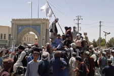 Megállíthatatlanok a tálibok, tizenegy kilométerre vannak Afganisztán fővárosától