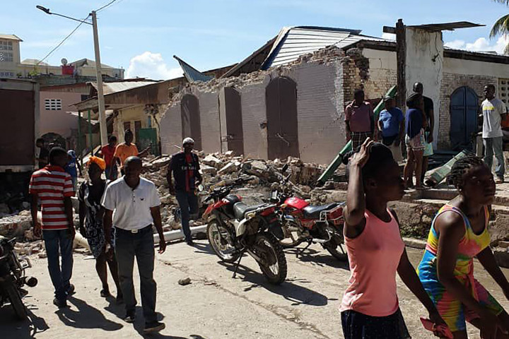 Haiti a földrengés után – Fotó: TAMAS JEAN PIERRE / AFP