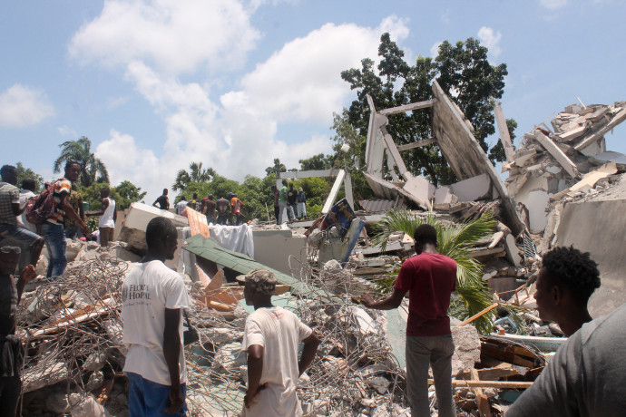 Miközben jelentősen nőtt a földrengés után a halálos áldozatok száma, trópusi vihar közeledik Haiti felé