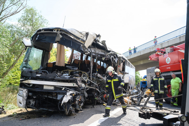 Az egyik sofőr édesanyja is meghalt az M7-esen történt buszbalesetben