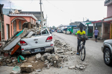 Vasárnap óta csaknem duplájára nőtt a haiti földrengés halálos áldozatainak száma