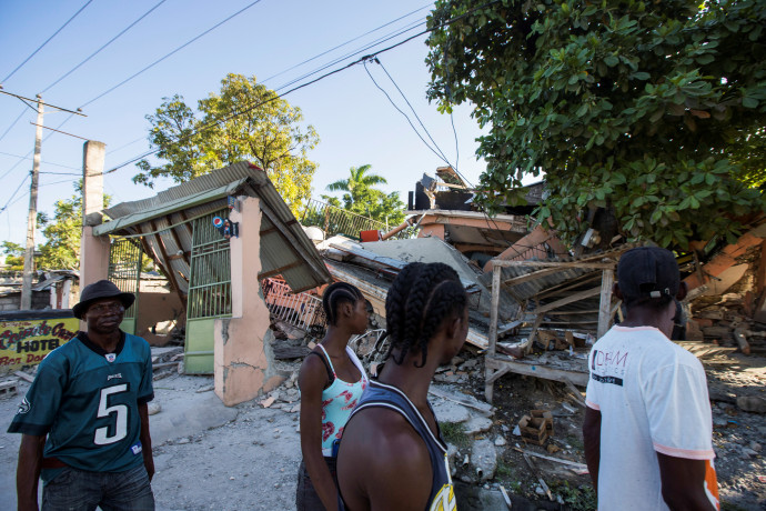 Romba dőlt házak Les Cayes -ben, Haiti délnyugati részén 2021. augusztus 14-én – Fotó: Ralph Tedy / Reuters