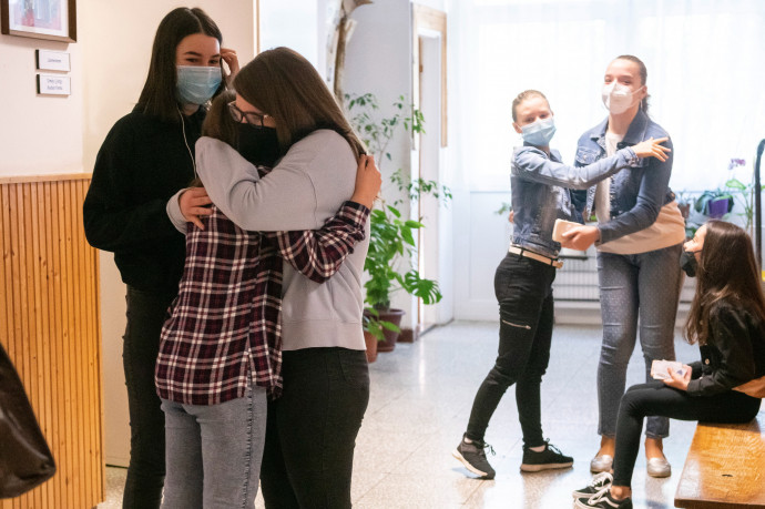 Szegedi virológusok szerint az iskolakezdés indíthatja be nálunk a negyedik hullámot