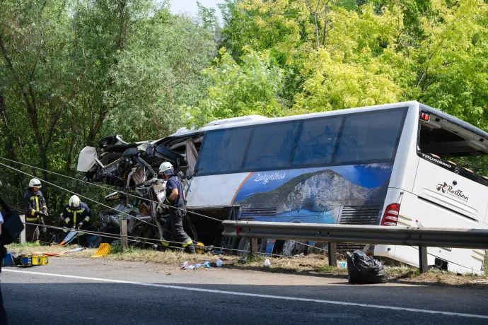 Márciusban volt utoljára műszaki vizsgálaton az M7-esről lesodródó Mercedes busz