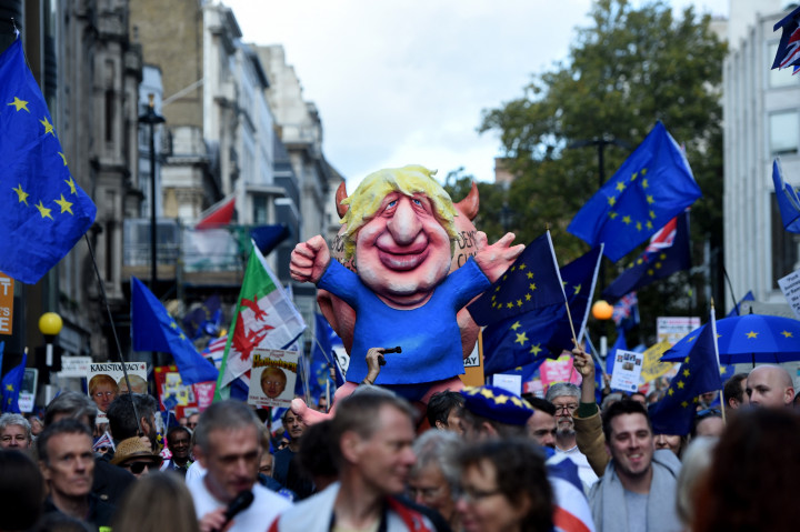 Új Brexit-egyezményről szóló népszavazást követelő tünetők Londonban, 2019. október 19-én – Fotó: Kate Green / Anadolu Agency / AFP