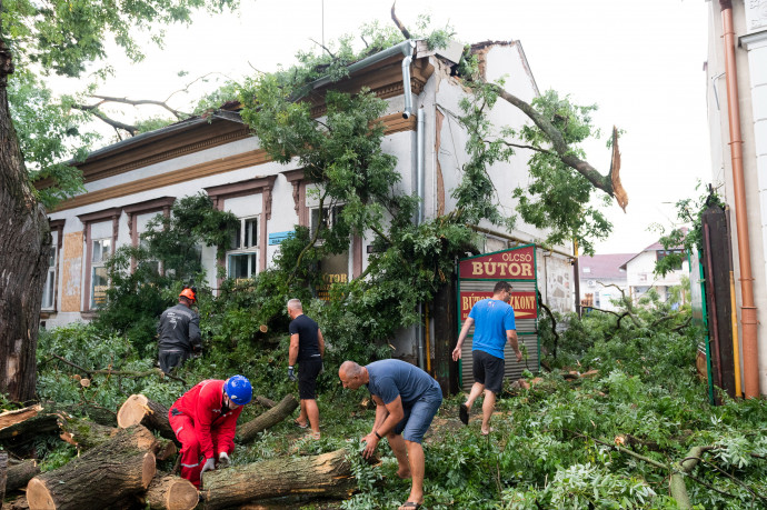 Kicsavart fákat, leszakadt vezetékeket hagyott maga után az átvonuló hidegfront