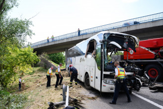 Magát hibáztatja a tragikus buszbalesetet túlélő sofőr