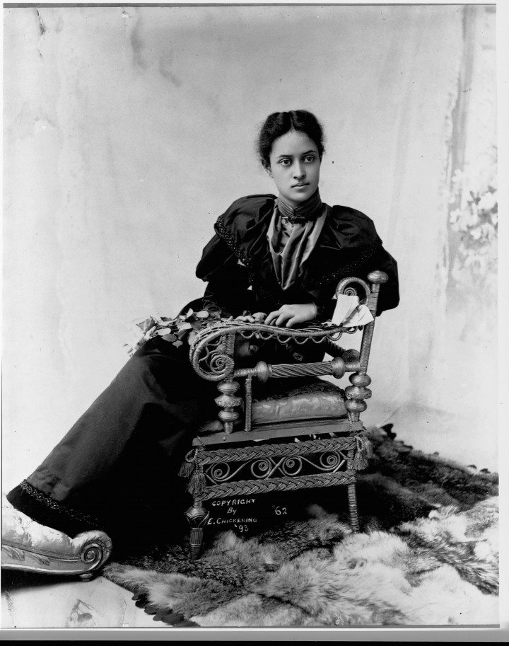 Kaʻiulani hawaii hercegnő Elmer Chickering fotográfus királyi stúdiójában, 21 West Street, Boston, USA, 1893 körül – Fotó: Library of Congress / Corbis / VCG via Getty Images
