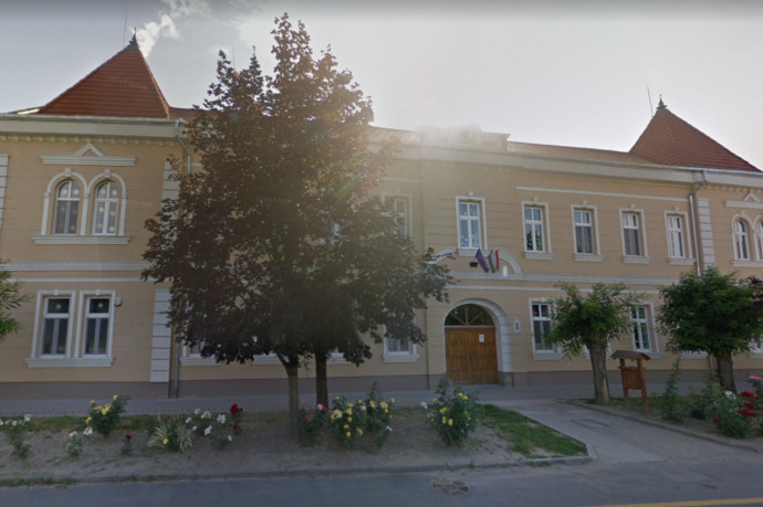 Ősztől csak a végzős diákok maradnak egy enyingi iskolában, a többi évfolyam más intézményekbe megy át