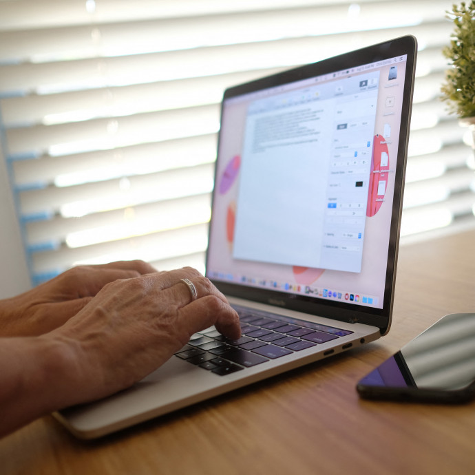 Évi 60-180 millió forintot is megkeresnek az otthonról egyszerre két cégnél dolgozók