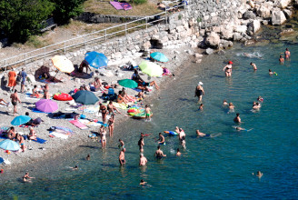 Jövő héttől a súlyosan fertőzöttek listájára kerülhet a horvát tengerpart egy része, sorra mondják le az előfoglalásokat