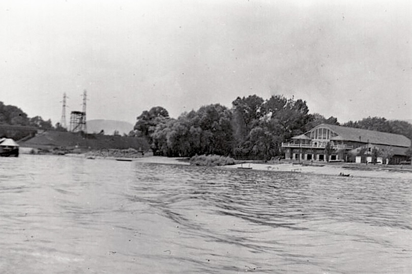 Bal oldalon Magasházy Mihály csónakháza, jobb oldalon a Berlinger az 1920-as években – Fotók: Kecskés Zoltán archívumából