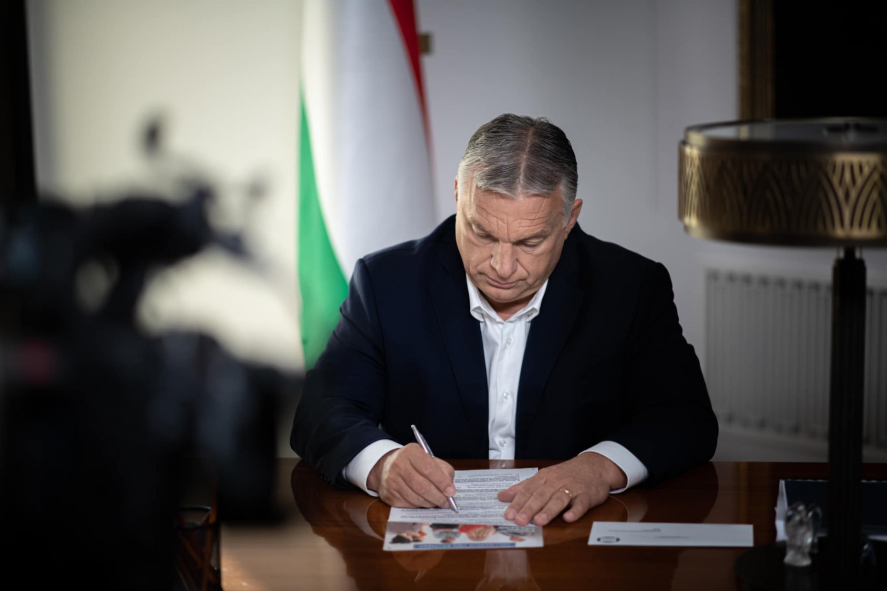 Orbán Viktor csúsztatással kampányol az oltások felvétele mellett