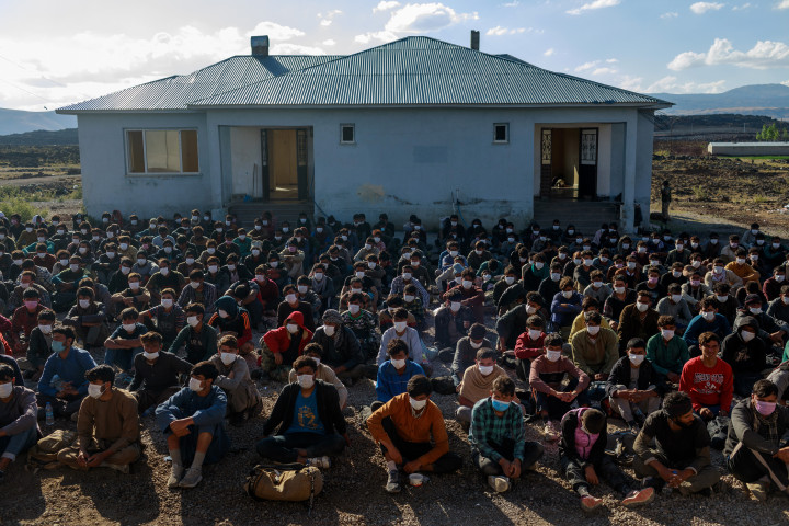 Afganisztáni menekültek a törökországi Çaldiranban 2021. augusztus 3-án – Fotó: Bradley Secker / picture alliance / Getty Images