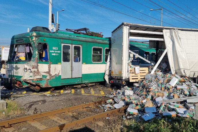Kamionnal ütközött a ráckevei HÉV