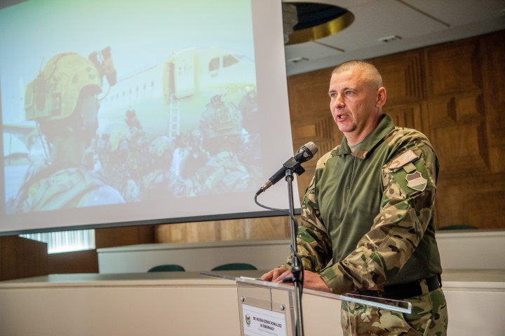 Ruszin-Szendi Romulusz altábornagy a sajtótájékoztatón 2021. augusztus 26-án – Fotó: Balogh Zoltán / MTI