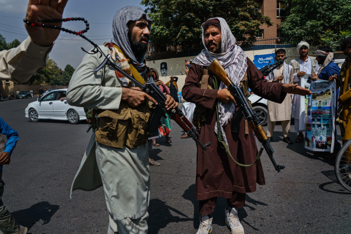 Tálib harcosok járőröznek Kabul utcáin 2021. augusztus 19-én – Fotó: Marcus Yam / Los Angeles Times / Getty Images