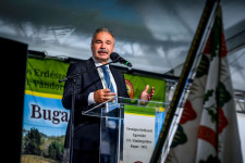 Agrárminiszter: Az erdészek az ország és a magyar családok jövője fölött őrködnek