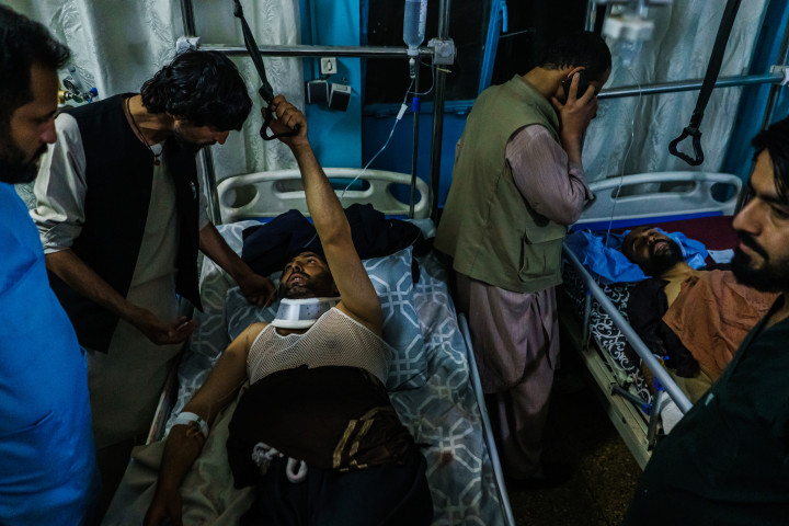 A robbantást követően a sérülteket a kabuli kórházba szállították – Fotók: Marcus Yam / Los Angeles Times / Getty Images