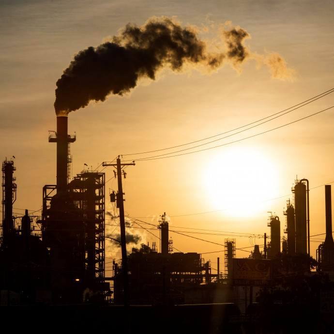 Úgy épülnek az új olajfinomítók, mintha nem lenne klímaváltozás