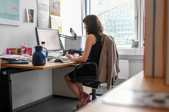 Hétszer több esélye van az agyvérzésre a legalább nyolcórányi ülőmunkát végzőknek a feleennyit ülőkhöz képest