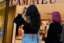 Ingyen kicseréli a farmert egy divatmárka, ha kihízta vagy kifogyta az ember