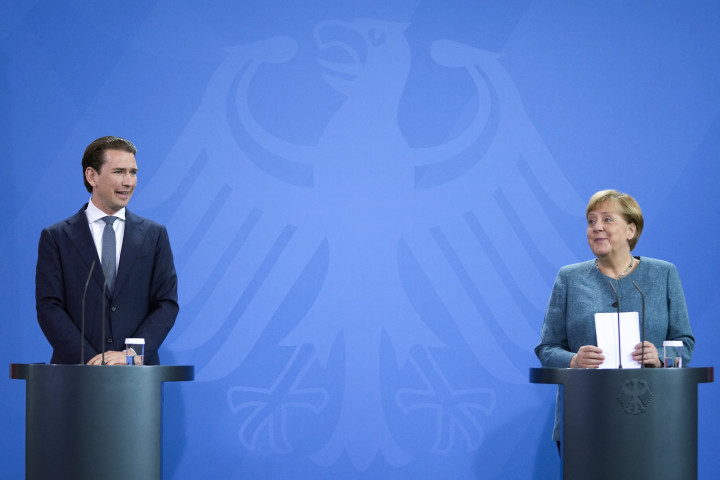 Kurz és Merkel a tájékoztatón – Markus Schreiber / AFP