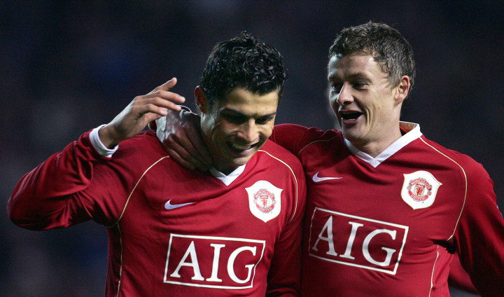 Cristiano Ronaldo és mostani vezetőedzője, Ole Gunanr Solskjær 2002-ben még játékostársak voltak a Manchester Unitedben – Fotó: Paul Ellis / AFP