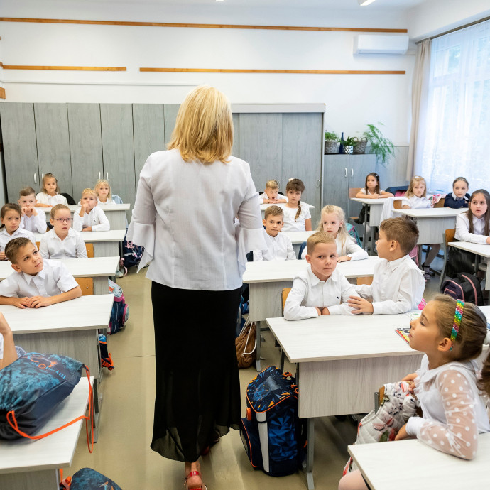 A státusztörvény inkább cselédtörvény, minden tanárnak rosszabb lesz, de nem ugyanannyival