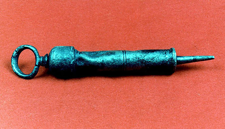 Húgycsőfecskendő az Anna királynő bosszújáról – Fotó: Courtesy North Carolina Department of Cultural Resources